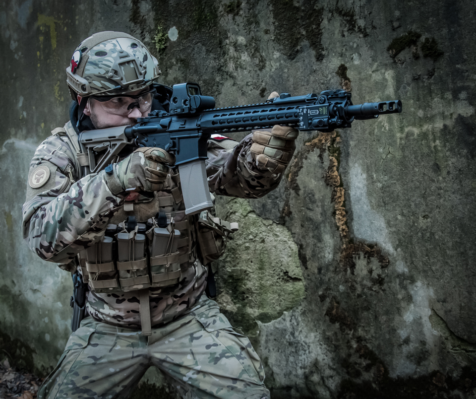 Triple Stacker M4/M16/AR-15 Mag Pouch - COYOTE  [8FIELDS]